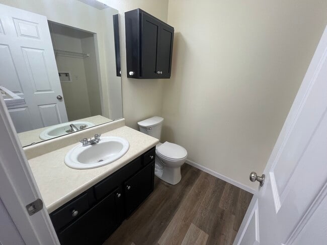 Building Photo - 716 Woodside Creek Dr
