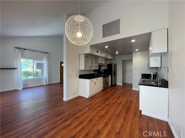 Building Photo - 5315 Village Cir Dr