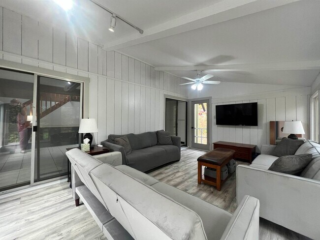 Building Photo - 112 Greensward Dr