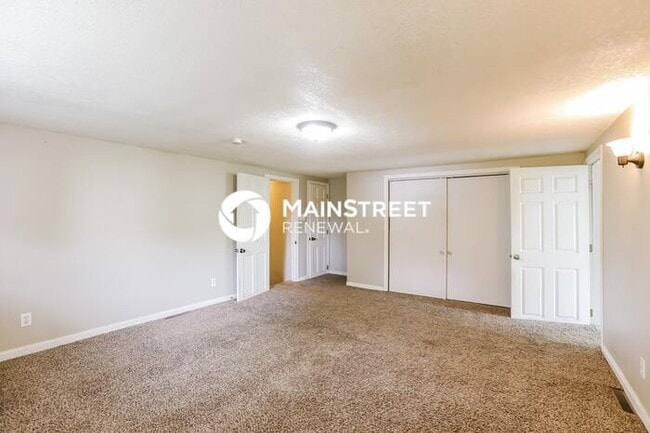 Building Photo - 2 Bedroom Pet-Friendly Home in Independence, MO with Main Street Renewal
