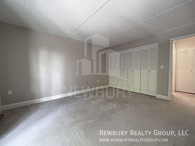 Building Photo - 530 N Main St