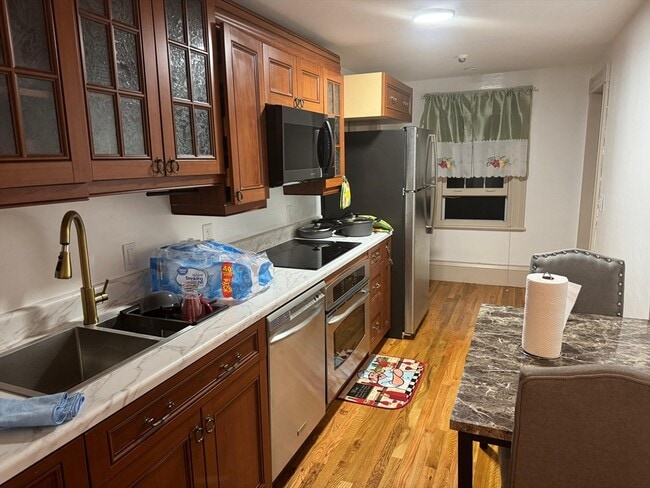 Building Photo - 367 Maple St