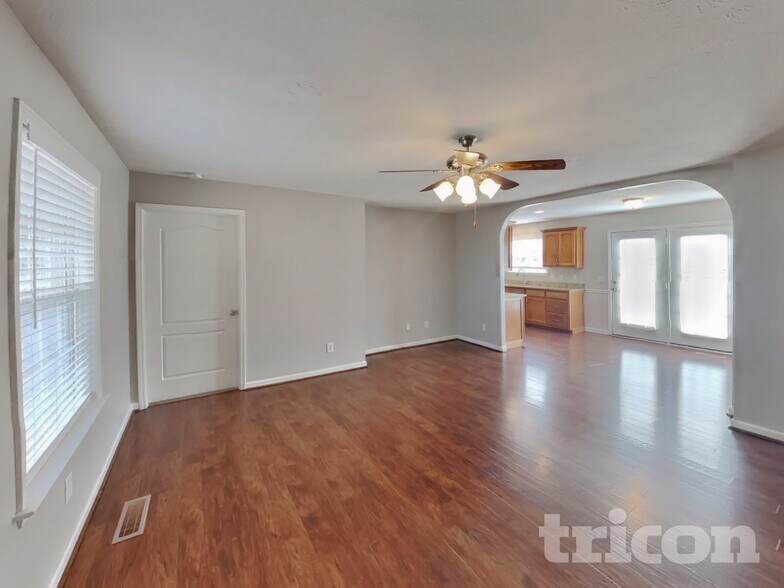 Building Photo - 1621 Robert Rd