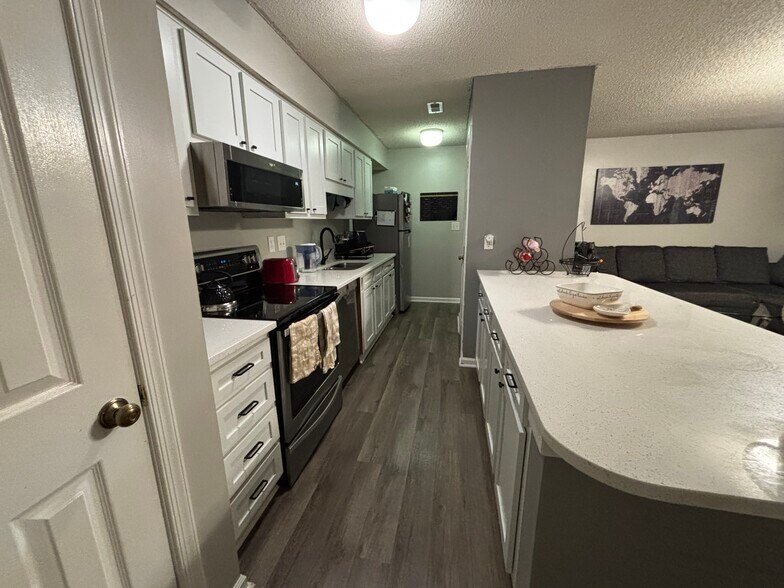 Building Photo - 1501 Creekwood Ct