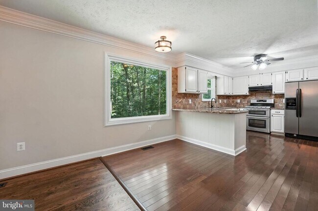 Building Photo - 11109 Ravine Dr