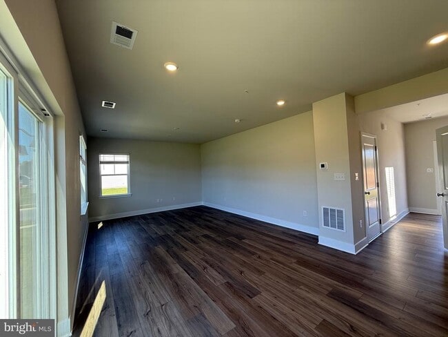 Building Photo - 1670 Lake Placid Dr