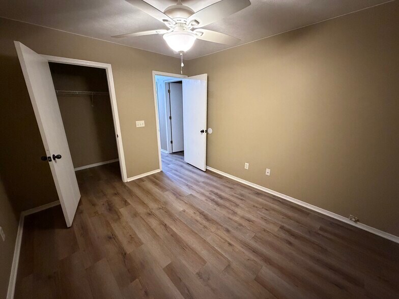 Building Photo - 4361 W La Siesta St