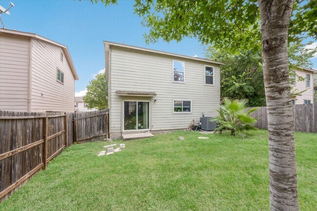 Building Photo - Easy Living on Amber Ledge