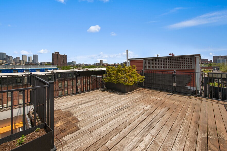 Building Photo - 71 Rutland St