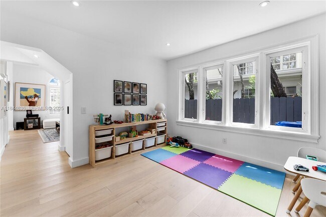 Building Photo - 1826 Fairhaven Pl