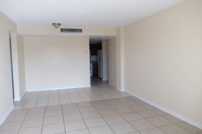 Building Photo - 732 N Halifax Ave