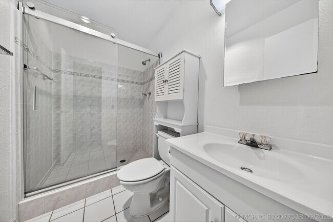 Building Photo - 6417 Bay Club Dr
