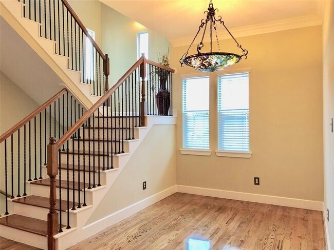 Building Photo - 918 W 26th St