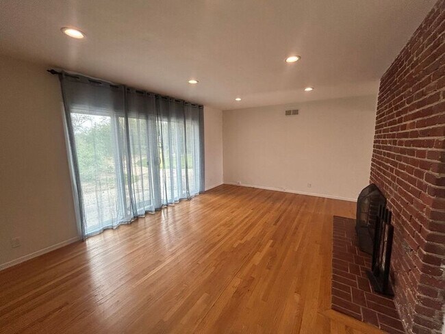 Building Photo - 279 Starlight Crest Dr
