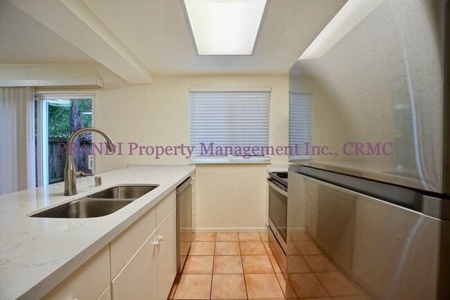 Building Photo - 301 Capetown Ct