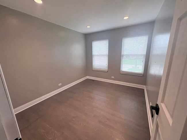 Building Photo - 1004 Longford Rd