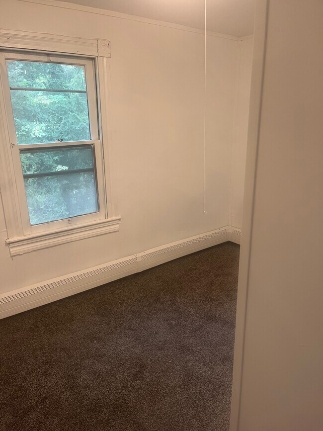 Building Photo - 206 Welles St