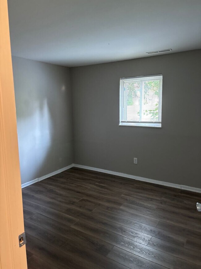 Building Photo - 3709 Beulah Rd