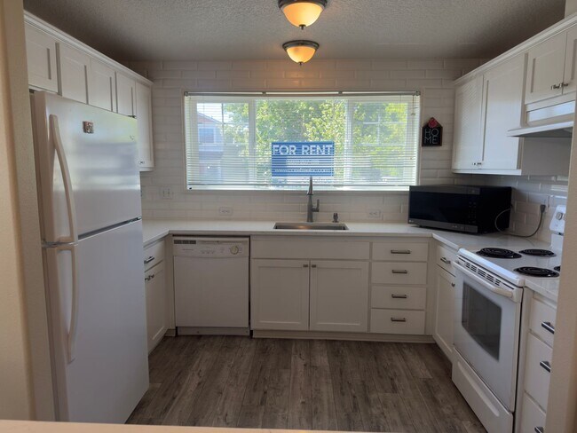 Building Photo - 2327 Sam Parrett Dr