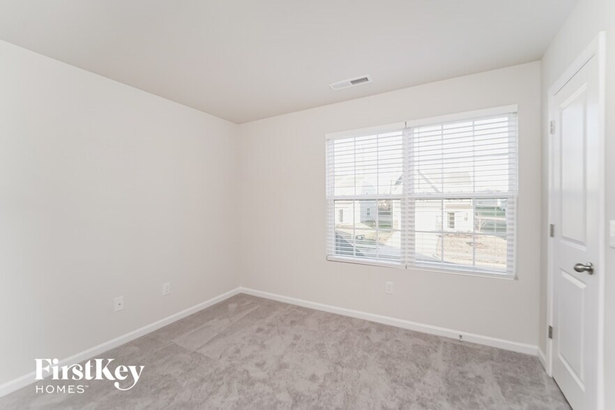 Building Photo - 381 Hollingswood Dr