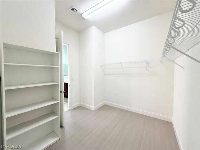 Building Photo - 2117 Thames View St