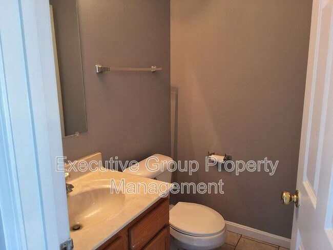 Building Photo - 145 Pointers Ct