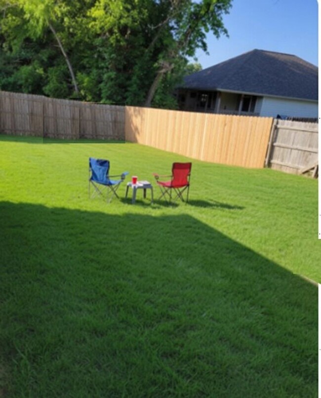 Building Photo - AUGUST 2026 PRE-LEASE!!  Adorable 4 Bedroom 2 Bathroom Home