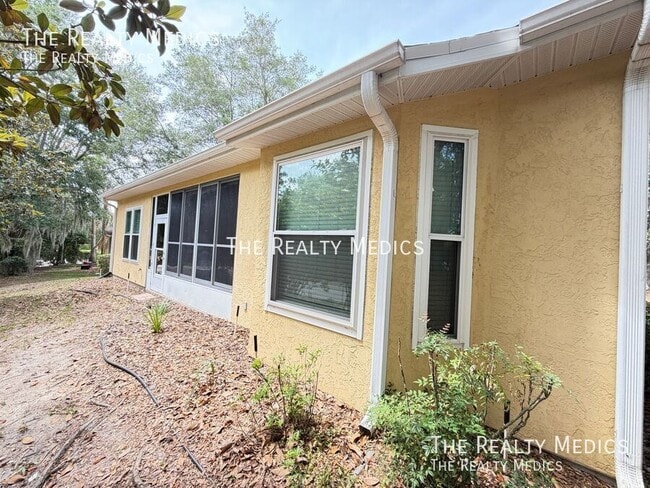 Building Photo - 2651 SW 20th Cir