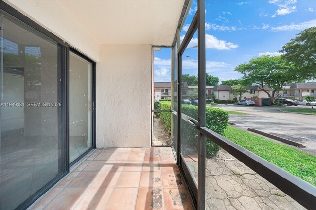 Building Photo - 20905 NE 8th Ct