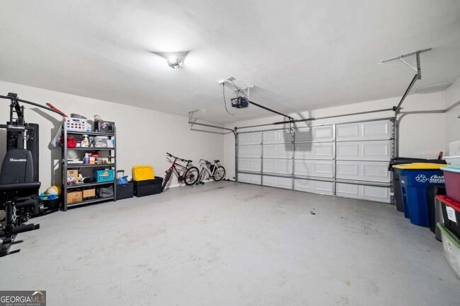 Building Photo - 5227 Whiteoak Ave
