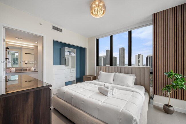 Building Photo - 1600 NE 1st Ave