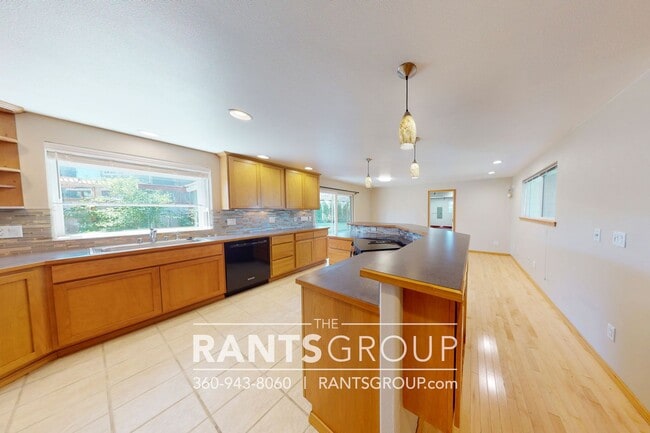 Building Photo - Recently updated 3-bed, 2-bath Rambler in Lacey!