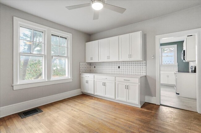 Building Photo - 1052 Edgar Ave