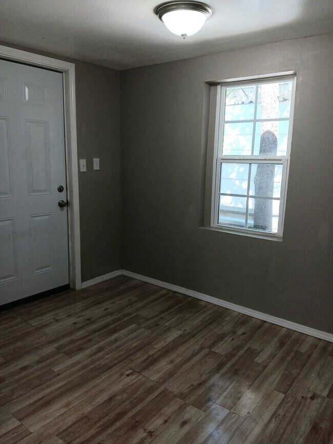 Building Photo - Charming 2 Bedroom Rent to Own Home!!