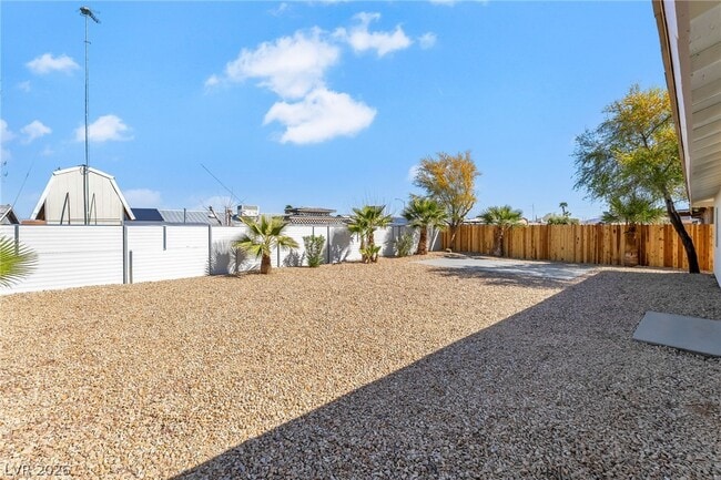 Building Photo - 517 Longtree Ave