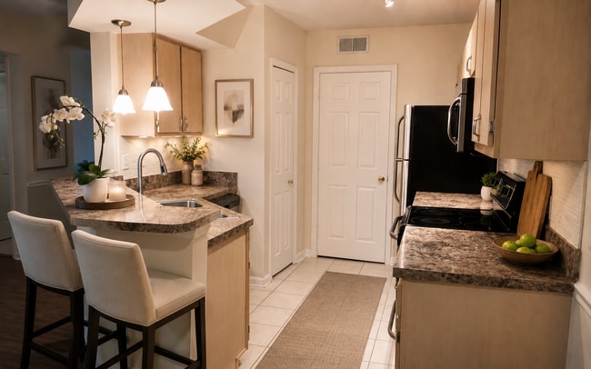 Building Photo - 814 Crest Pines Dr