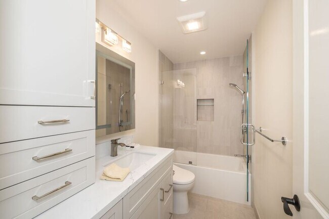 Building Photo - 1009 S Norfolk St