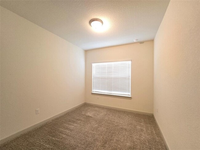 Building Photo - 10305 Fulton Ave