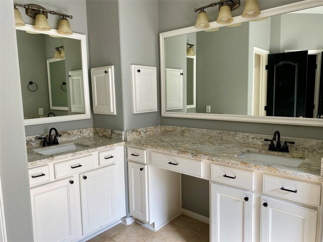 Building Photo - 2827 Mustang Hill Ln