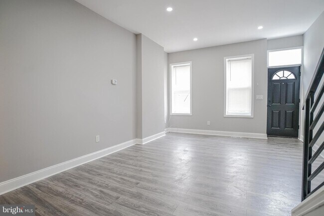 Building Photo - 1535 W Seltzer St
