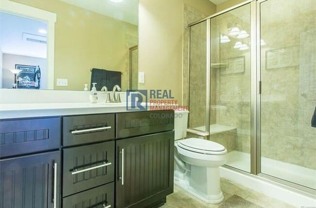 Building Photo - 7317 W Center Ave