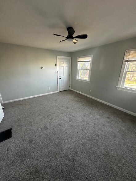 Building Photo - 408 S Smithville Rd