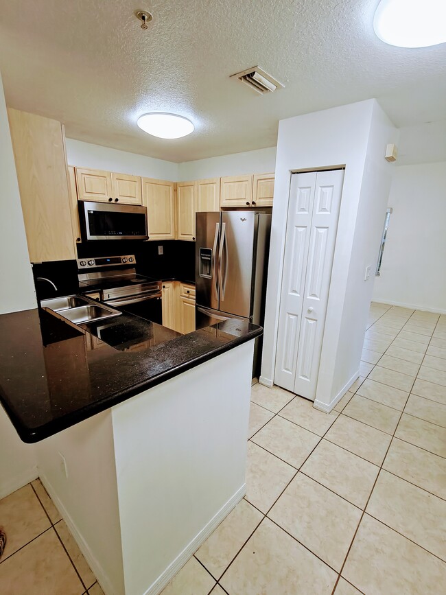 Building Photo - 1035 SW 144th Ave