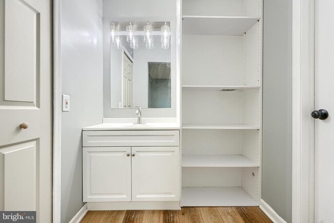 Building Photo - 28 Sandstone Ct