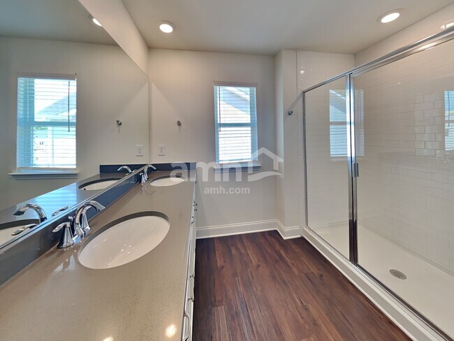 Building Photo - 2022 Windsor Park Ave