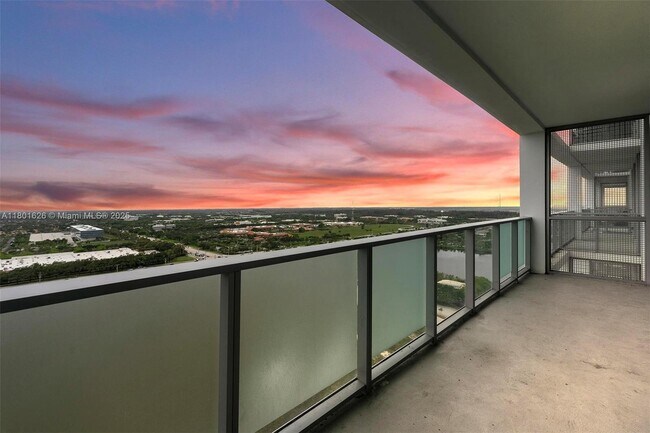 Primary Photo - 2000 Metropica Wy
