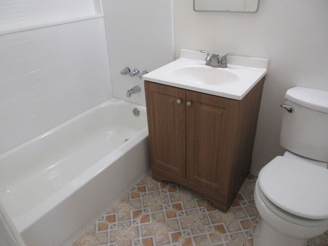 Building Photo - Gated 3 Bed/1 Bath With Big Backyard