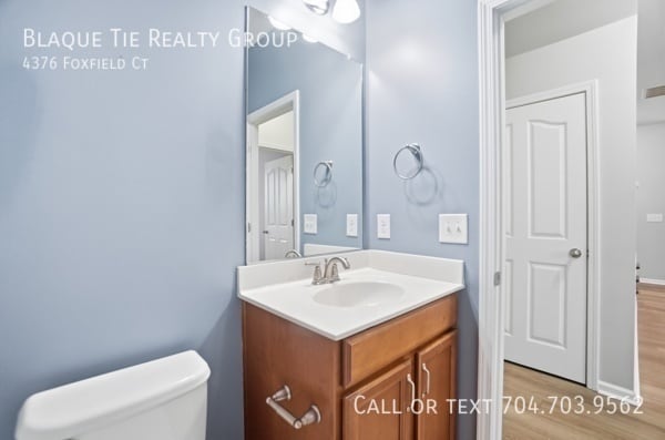 Building Photo - 4376 Foxfield Ct