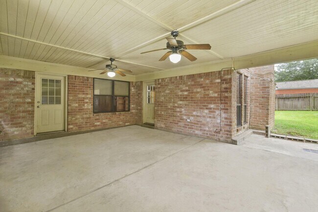 Building Photo - 3735 Pineleaf Dr
