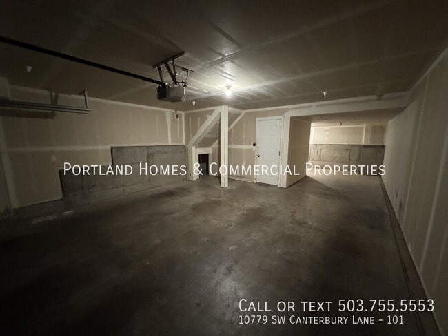 Building Photo - 10779 SW Canterbury Ln